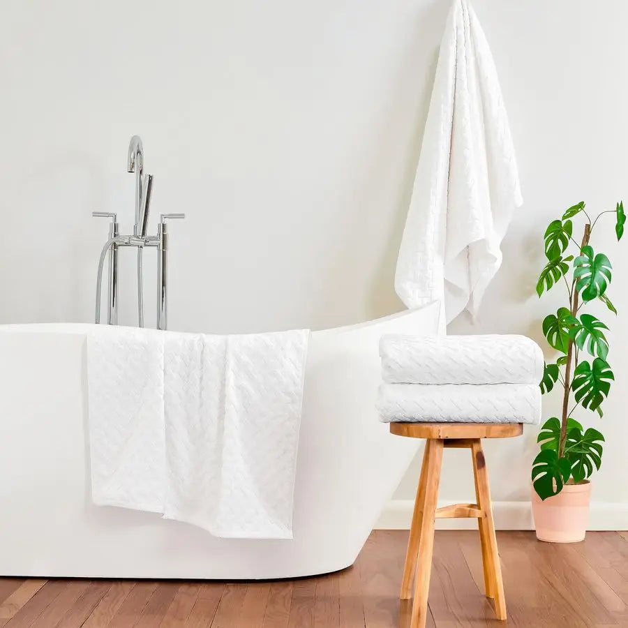 Cotton Bath Towels Set of 4 30x56 Inches, Ultra Soft amp Highly Absorbent, QuickDrying Large Towels for Bathroom, Gym amp Daily