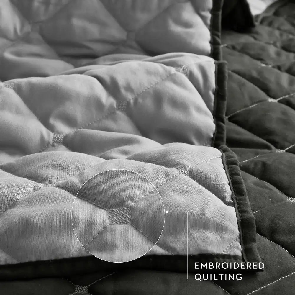 7 Piece Stripe Comforter and Quilt Set-Full/Queen Naturally Wrinkle and Shrinkage-resistant Making It Easy To Care for Maintain